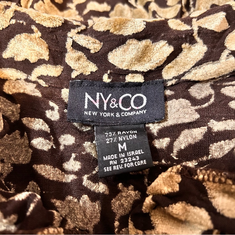 New York & Company Retro Brown and Gold Floral Top - Size Medium - Picture 9 of 10
